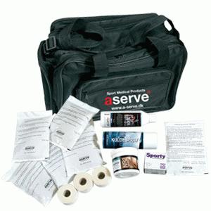 Stor klubtaske med indhold