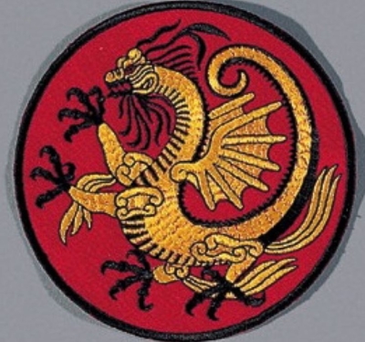 Broderet dragemærke